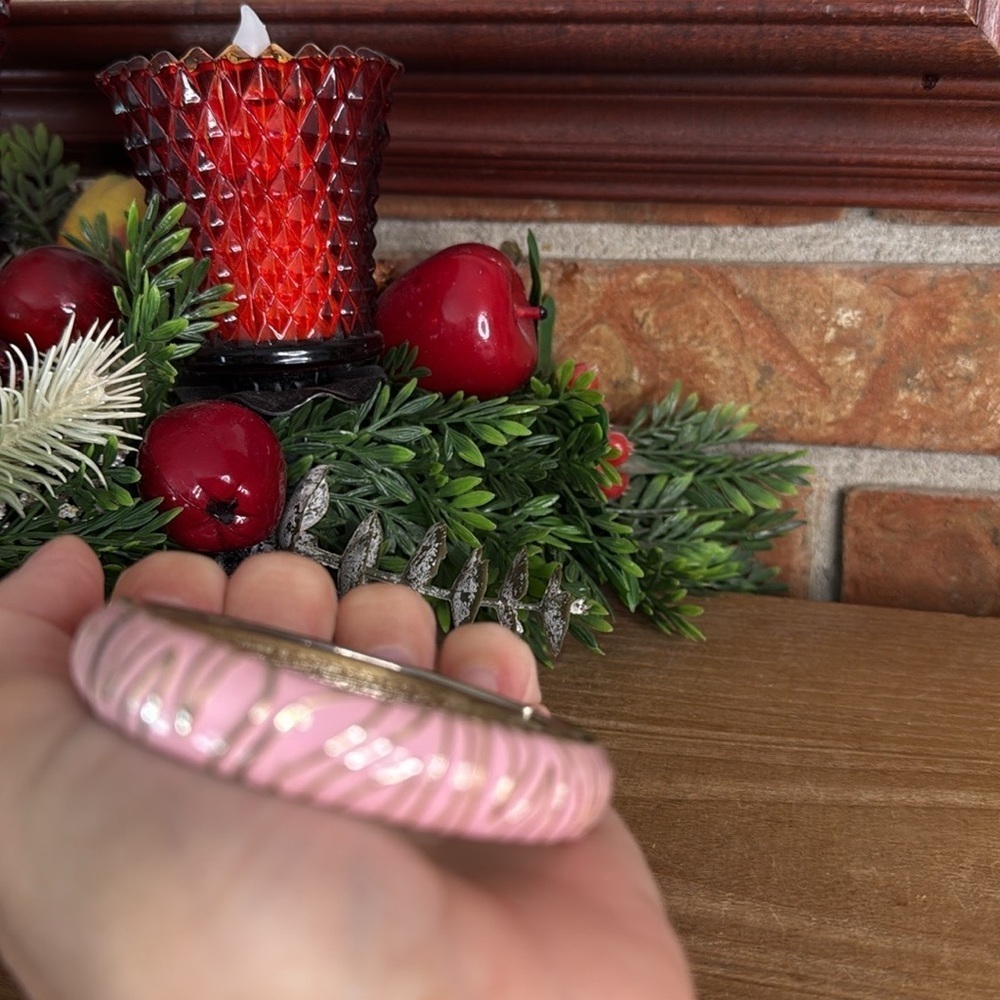 Vintage 1974 Elegant Pink Zebra Bangle Spring Close Oval Bracelet - Picture 7 of 10